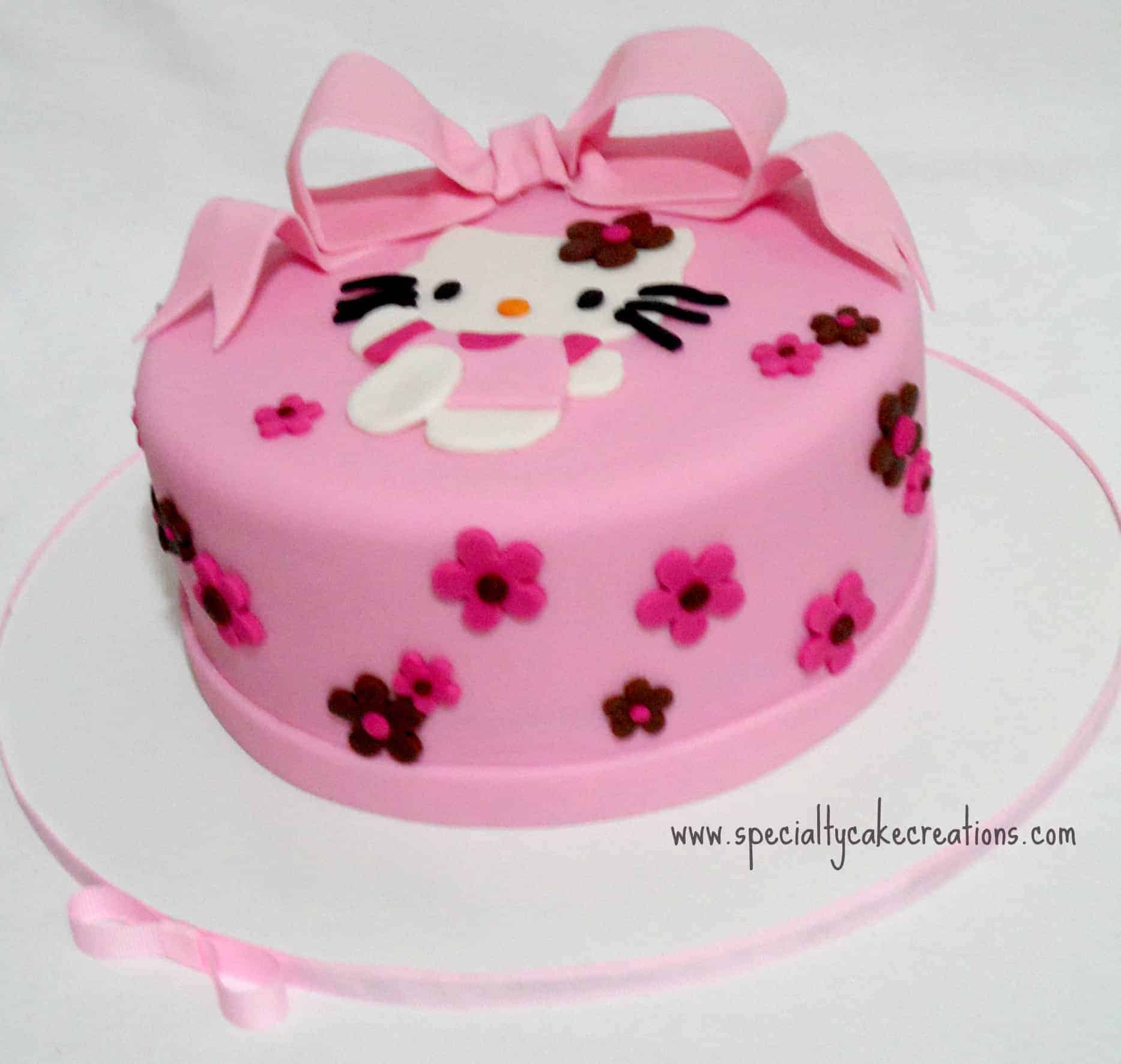 皓妈の厨房: 第一次装饰蛋糕，Hello Kitty！