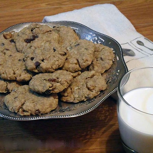 Cinnamon Oatmeal Raisin Cookies Recipe