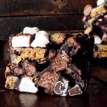 close up of rocky road square with visible marshmallow, cookie and chocolate candy bits