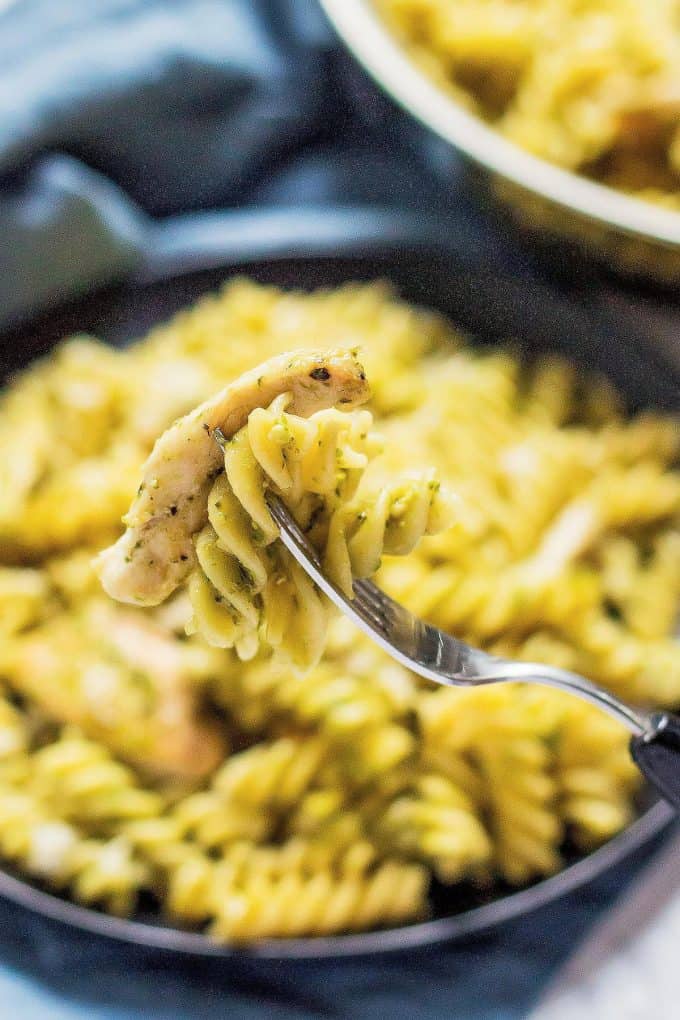 20-Minute Pesto Chicken Pasta Recipe » LeelaLicious