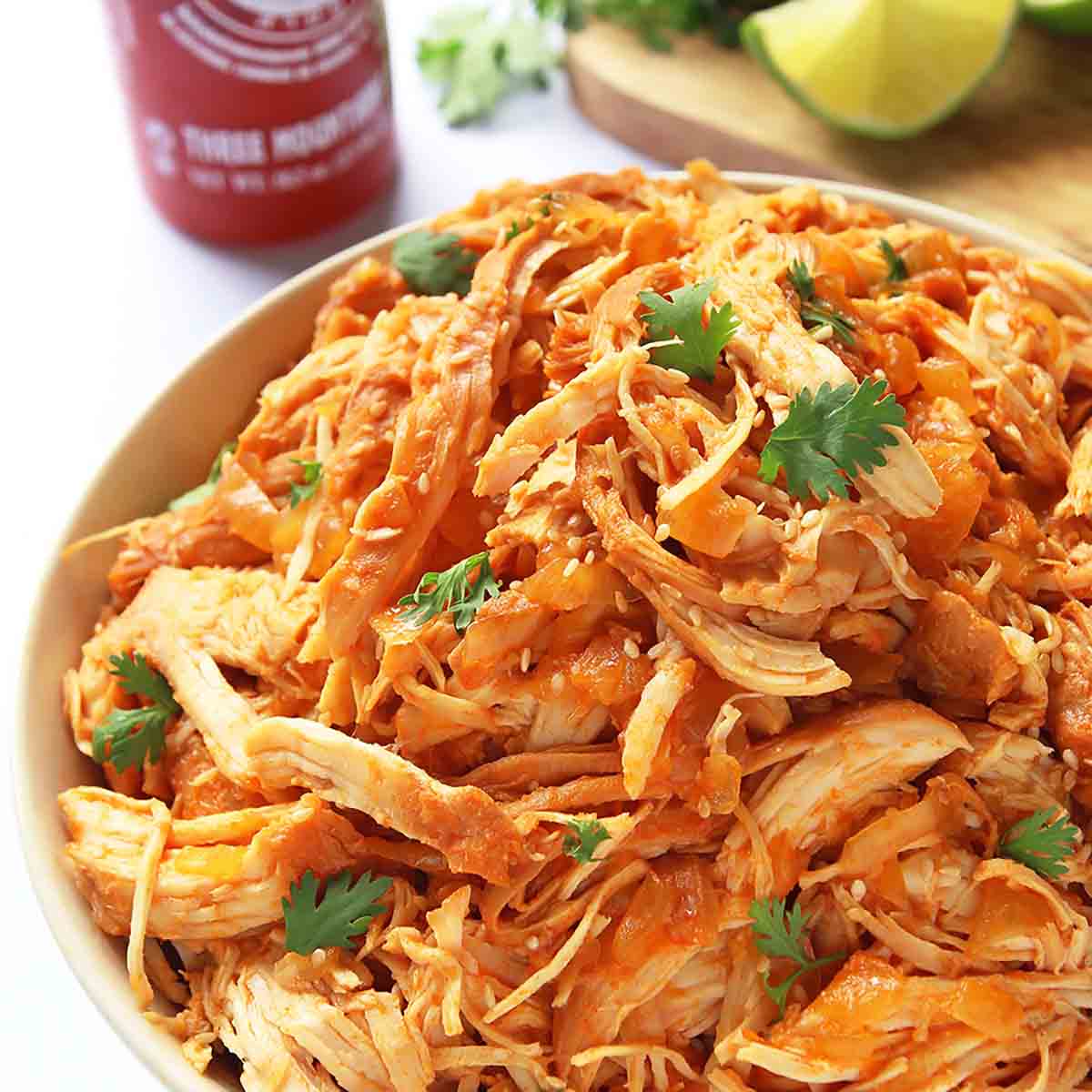 https://leelalicious.com/wp-content/uploads/2015/09/Slow-Cooker-Shredded-Sriracha-Chicken-Recipe.jpg