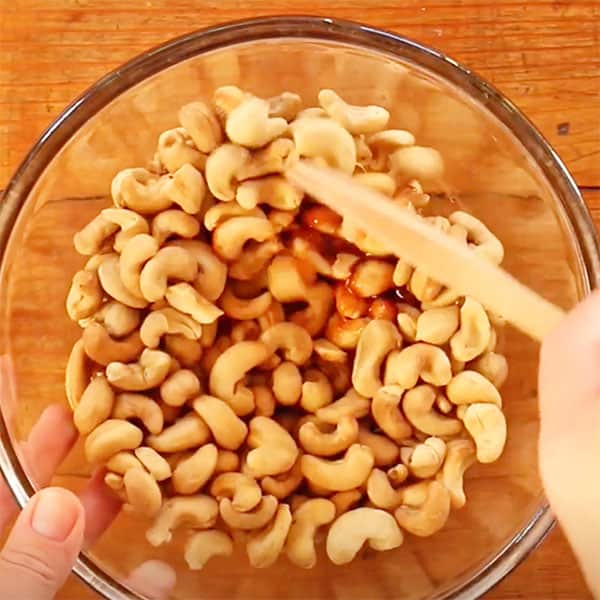 raw cashews in hot honey