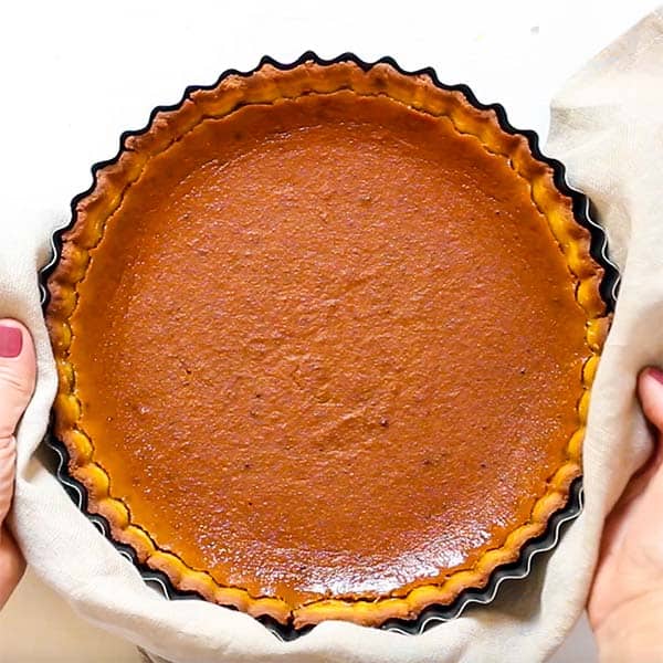 baked and cooled pie