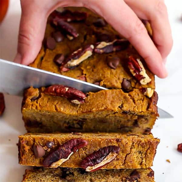 slicing pumpkin loaf