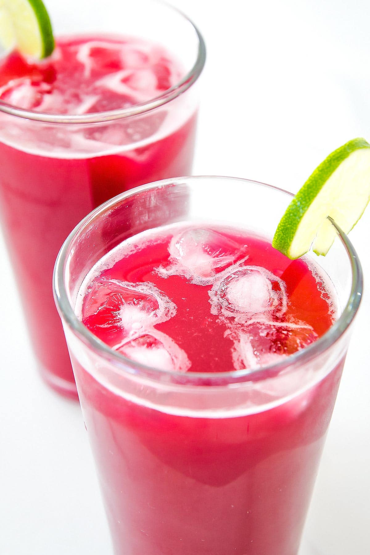 Agua de Tuna - pink prickly pear juice in glasses