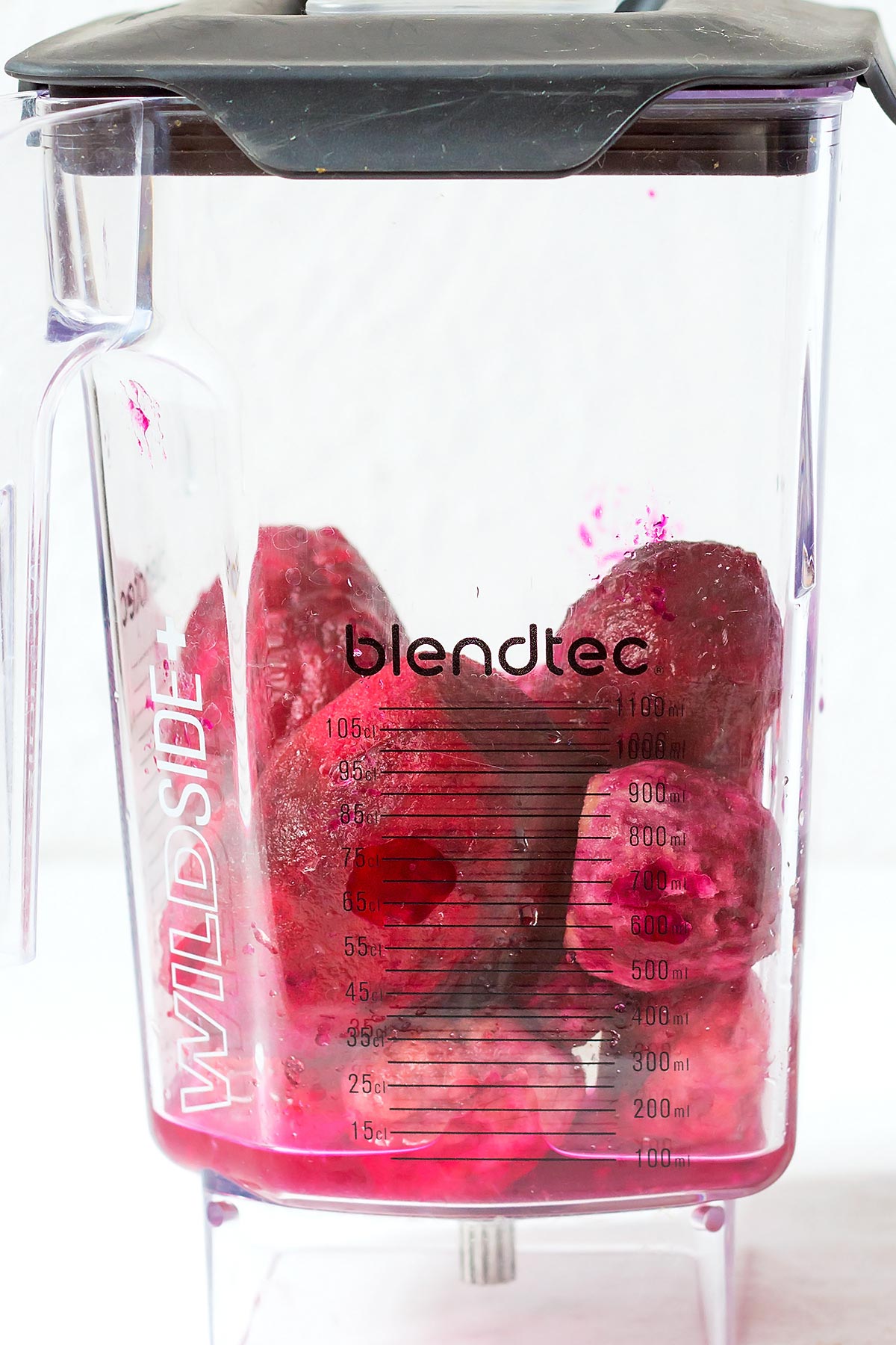 Blender with prickly pears