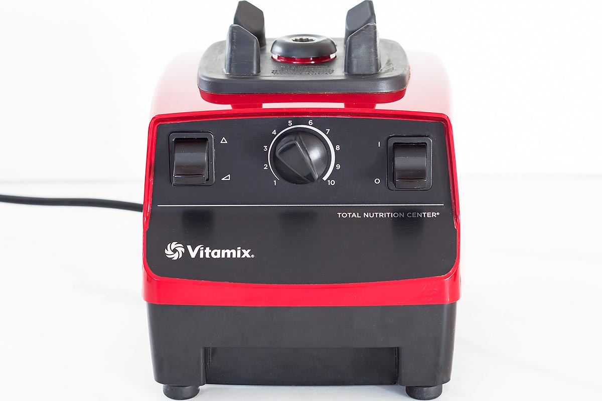Red 5200 Vitamix Blender base with 2-peak horsepower motor