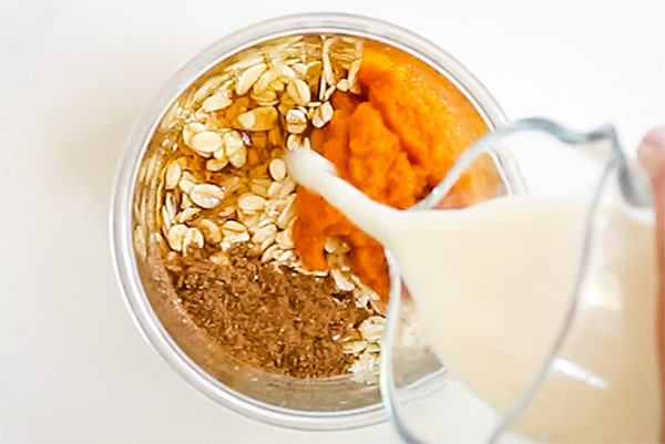 pumpkin oats ingredients in glass jar