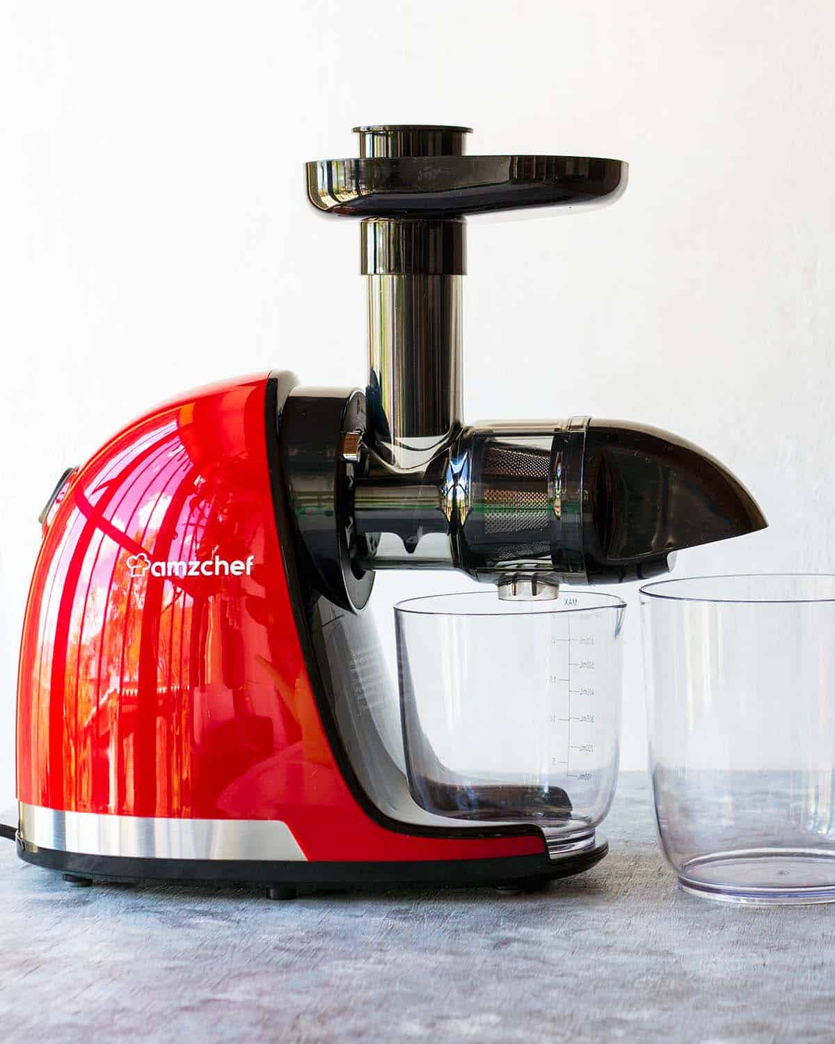 red AMZCHEF slow juicer